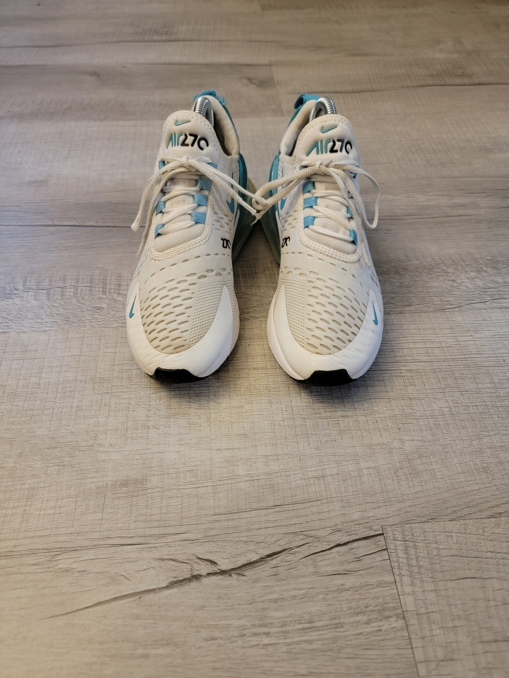Nike White and Teal Air 270 Athletic Sneakers